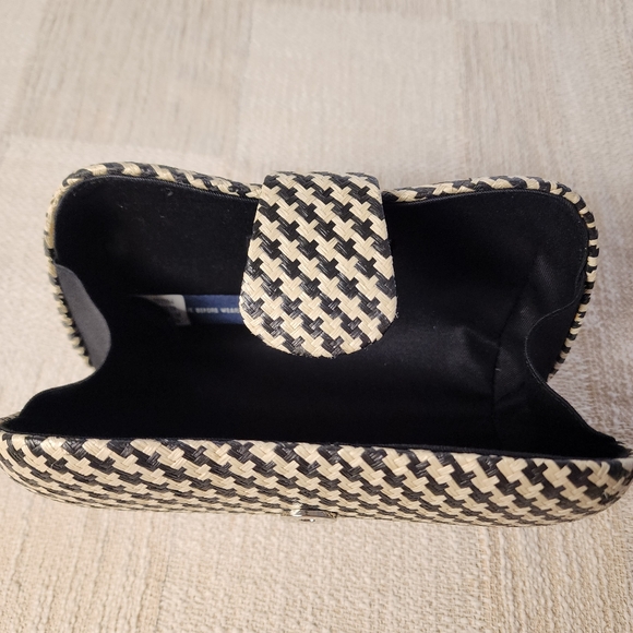 Y2K Banana Republic Woven Black and Tan Clutch - Picture 4 of 7